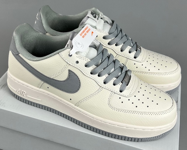 Women Air Force 1 076